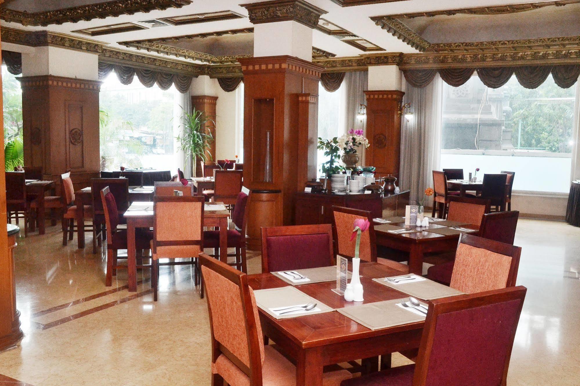 Zen Rooms Sultan Iskandar Muda Surabaya Exterior foto